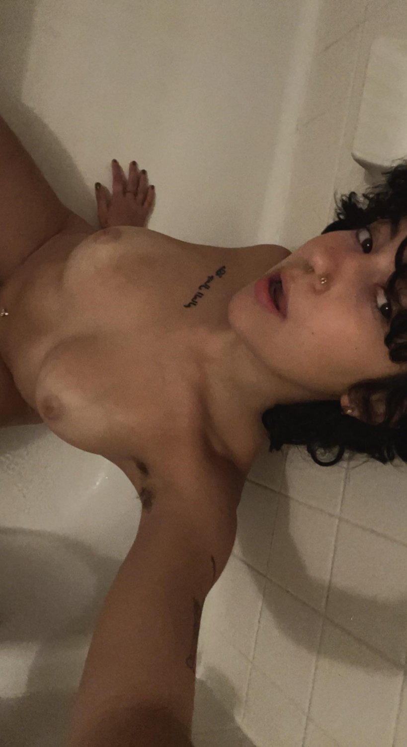 Short hair fem dyke #yOQZHOLJ