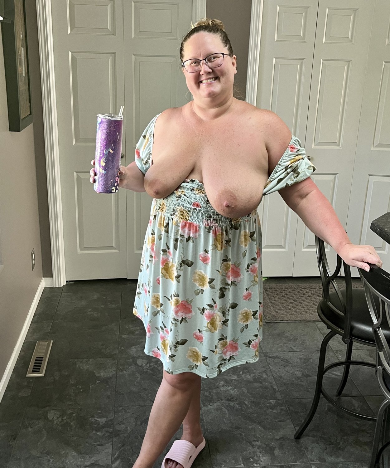 Mom in kitchen when dad is gone #bRh8ObPL