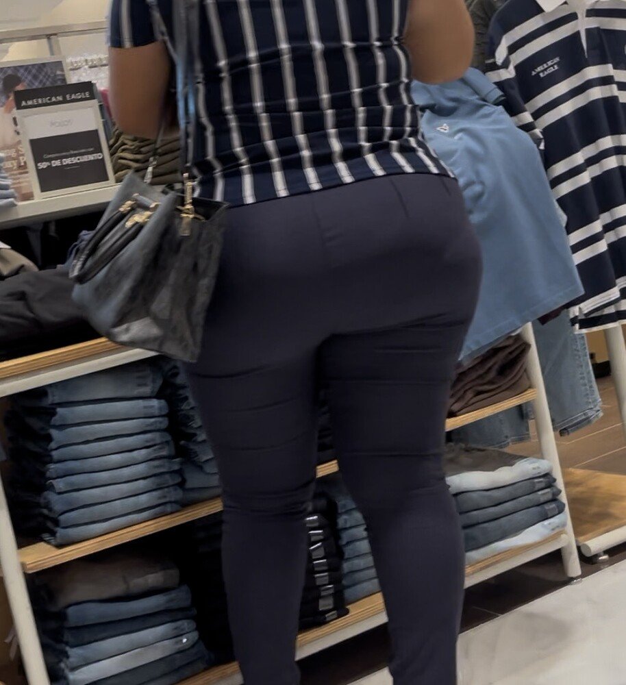 BIG BOOTY LATINA MILF SHOPPING #8eiYPymf